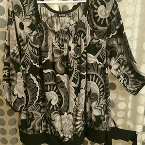 Apt 9. Size 1x Black and Grey Floral Blouse